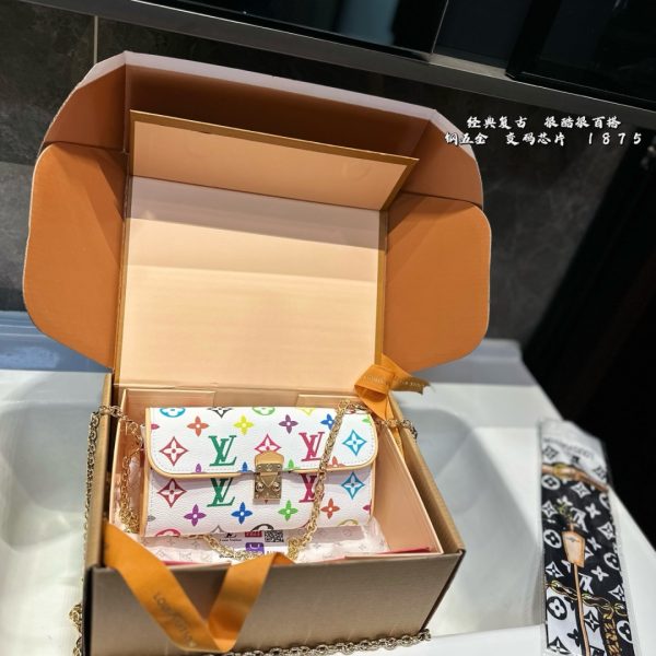 LV Pochette Camille