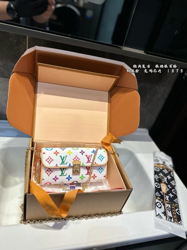 LV Pochette Camille