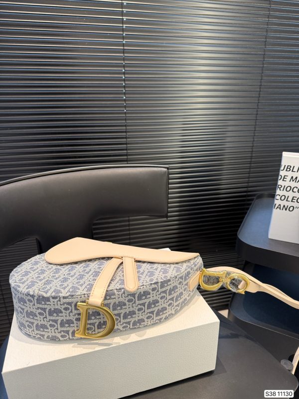 Dior Medium Soft Saddle Bag with Strap - 图片 10