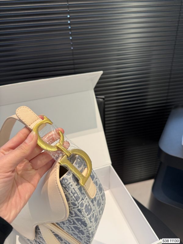 Dior Medium Soft Saddle Bag with Strap - 图片 11