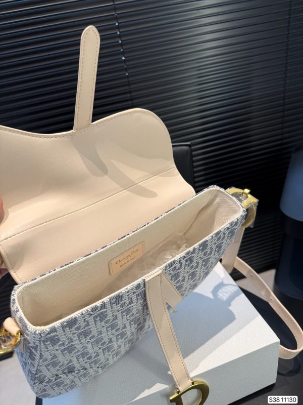 Dior Medium Soft Saddle Bag with Strap - 图片 12