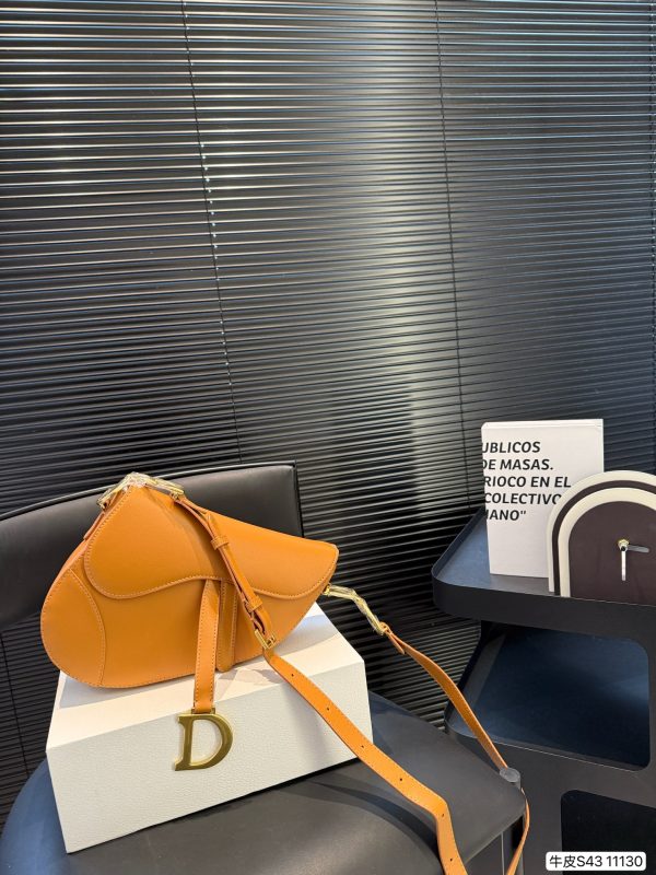 Dior Medium Soft Saddle Bag with Strap - 图片 16