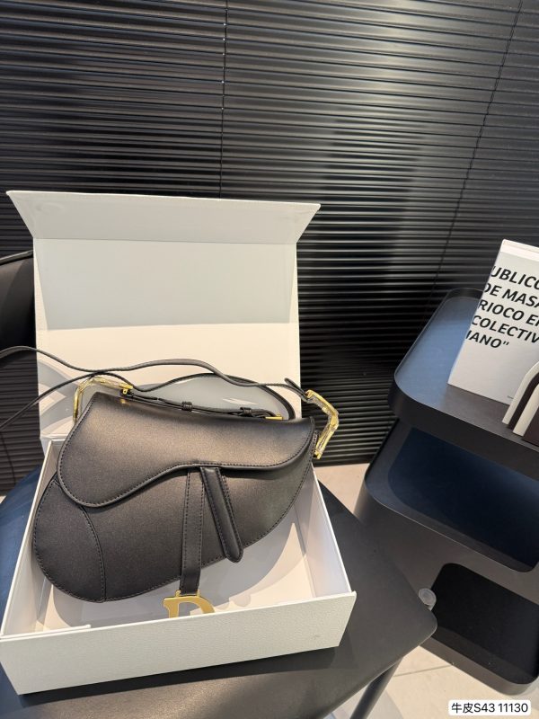 Dior Medium Soft Saddle Bag with Strap - 图片 19