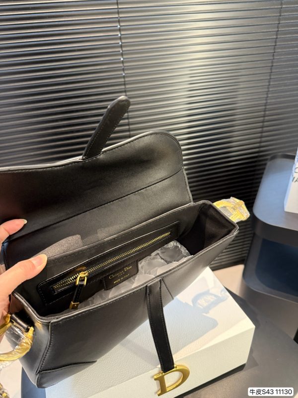 Dior Medium Soft Saddle Bag with Strap - 图片 25