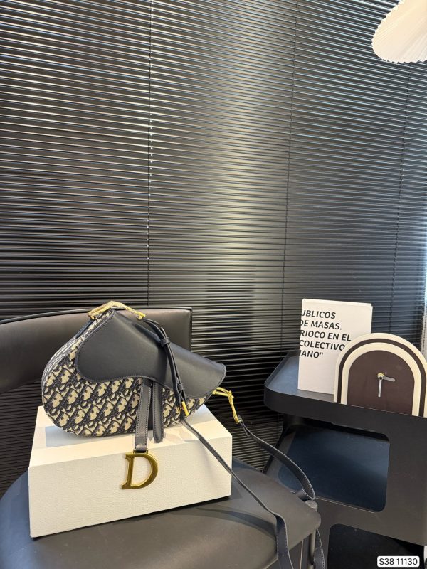 Dior Medium Soft Saddle Bag with Strap - 图片 3