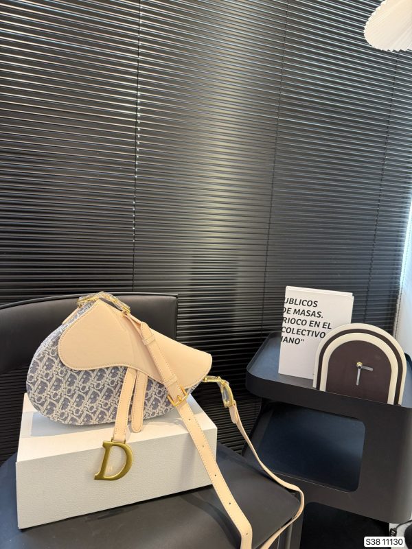 Dior Medium Soft Saddle Bag with Strap - 图片 4