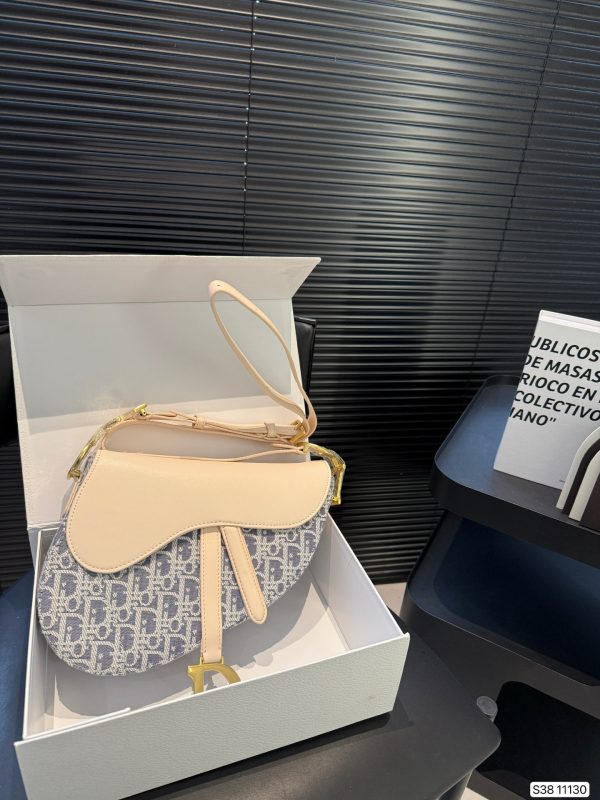 Dior Medium Soft Saddle Bag with Strap - 图片 6