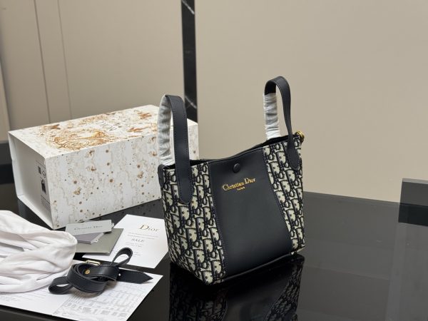 Dior Small Signature Bucket Bag - 图片 10
