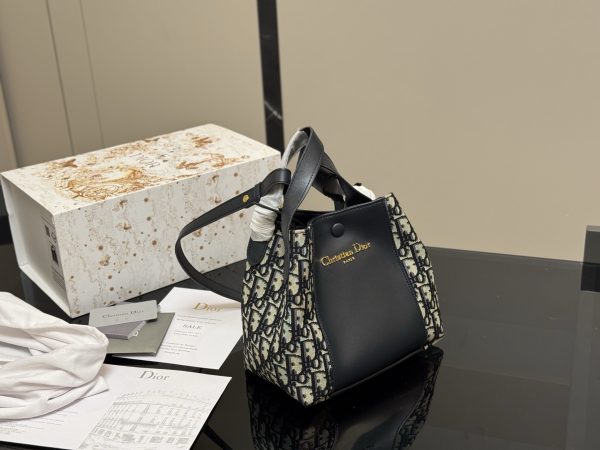 Dior Small Signature Bucket Bag - 图片 11