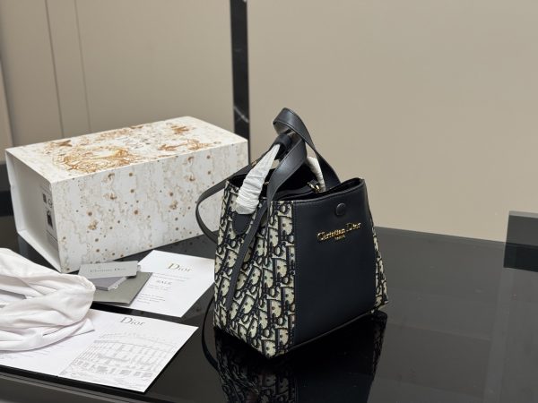 Dior Small Signature Bucket Bag - 图片 14
