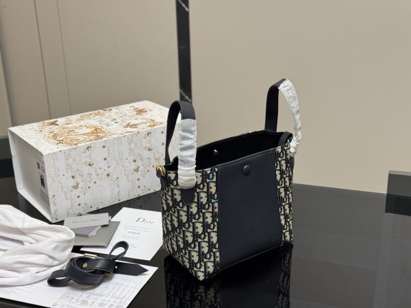 Dior Small Signature Bucket Bag - 图片 17