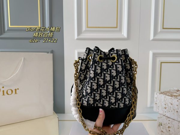 Dior 30 Montaigne Mini Bucket Bag with Drawstring - 图片 5